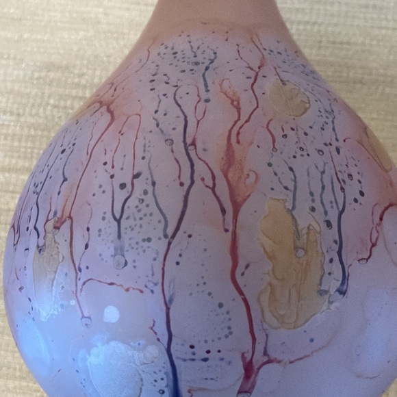 Vintage Decanter Hand Painted in Multi Hues Colors of Pink, purple and blue - Picture 8 of 9